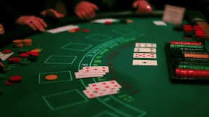 American Roulette betting layout with inside and outside bet zones